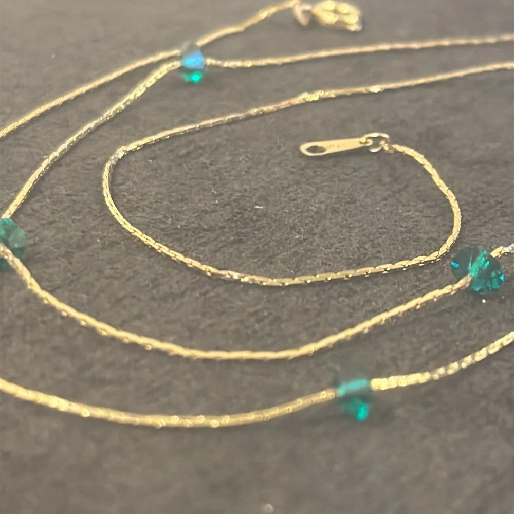 🛑🛑SOLD 🛑🛑Vintage Liquid Gold Necklace with Green Glass Crystals - Picture 11 of 17